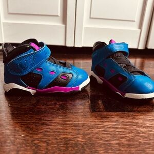 Jordan Kids Blue and Pink Hook-and-Loop Sneakers